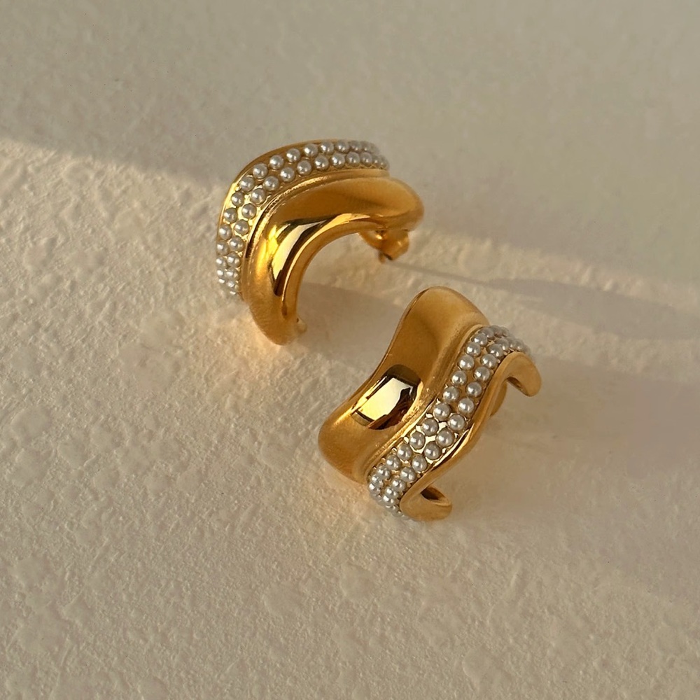 (A.3) 18k plated Gold Vintage Curve Mini Pearl